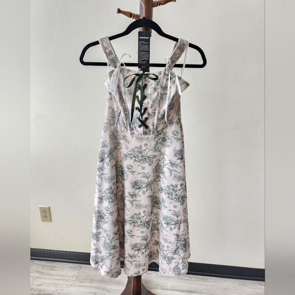 Green and White Sleeveless Square Neck Sundress - Picture 1 of 3